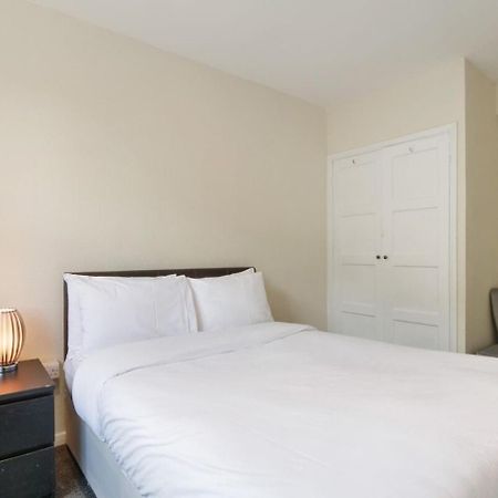 The Serene 2-Bedroom Flat W Free Street Parking Sutton  Luaran gambar