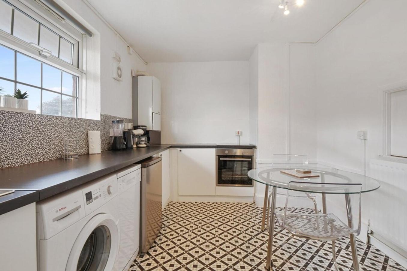 The Serene 2-Bedroom Flat W Free Street Parking Sutton  Luaran gambar