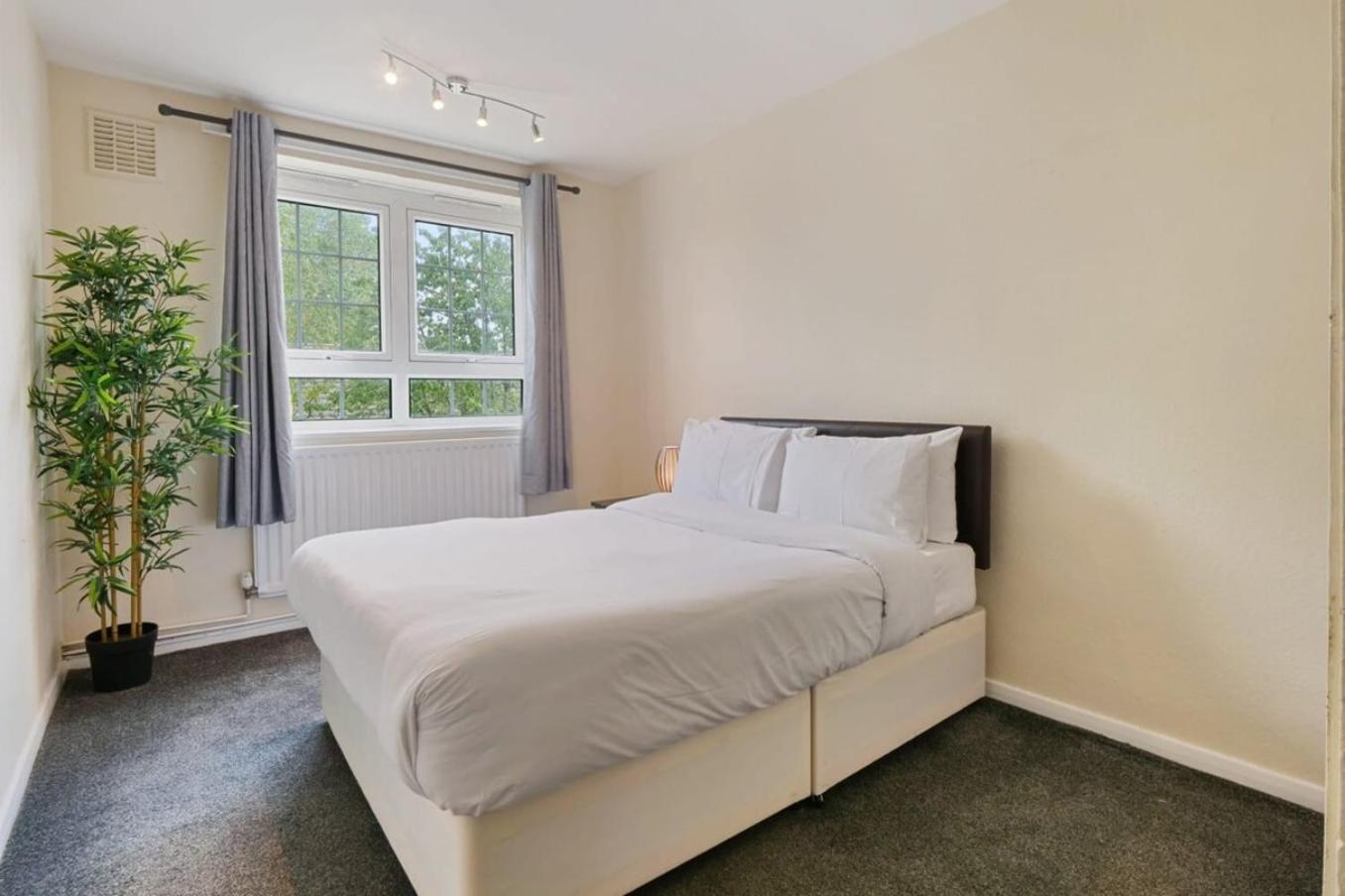 The Serene 2-Bedroom Flat W Free Street Parking Sutton  Luaran gambar